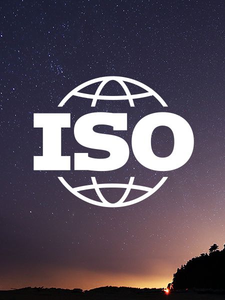 ISO-logotyp mot stjärnhimmel